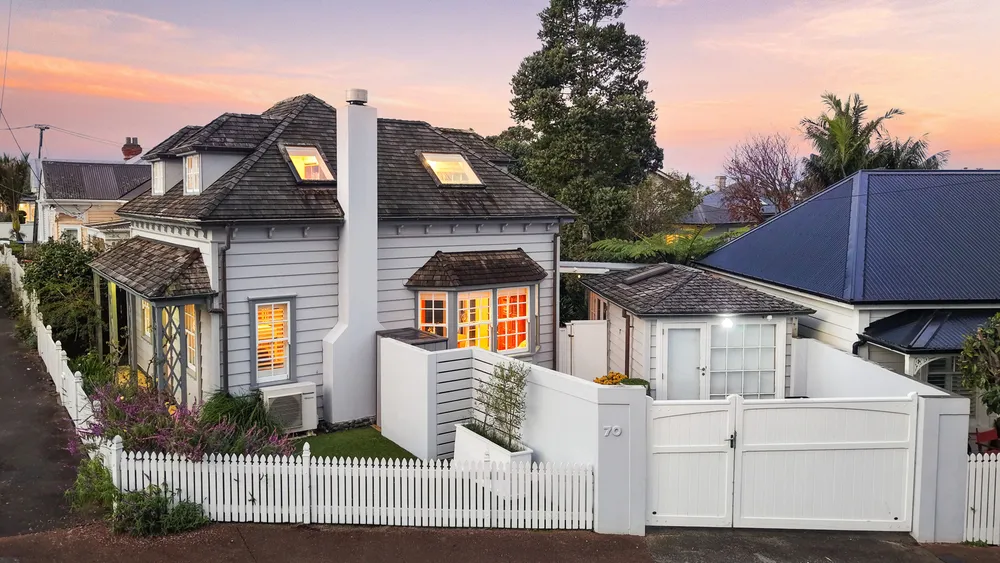 Photos of 70 Brighton Road