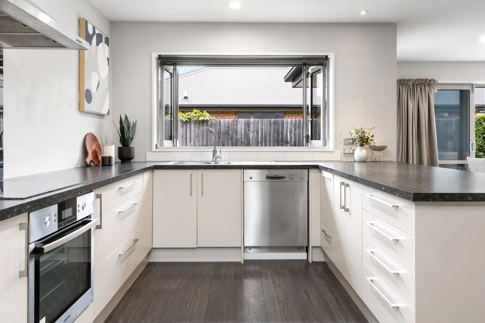 Photos of 15 Graycliffe Street