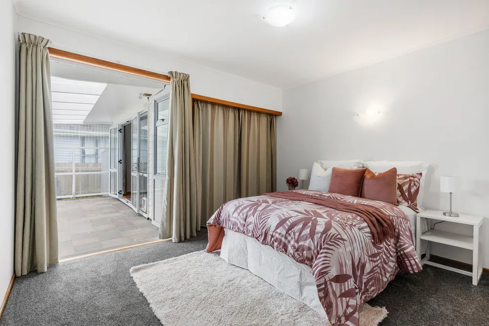 Photos of 50 Davidson Crescent