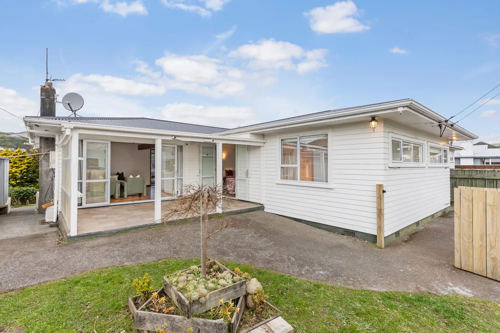 Photos of 50 Davidson Crescent