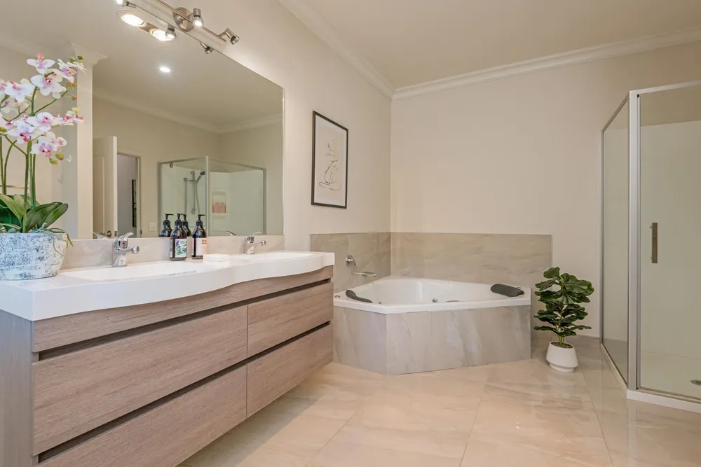 Photos of 18 Wharua Road