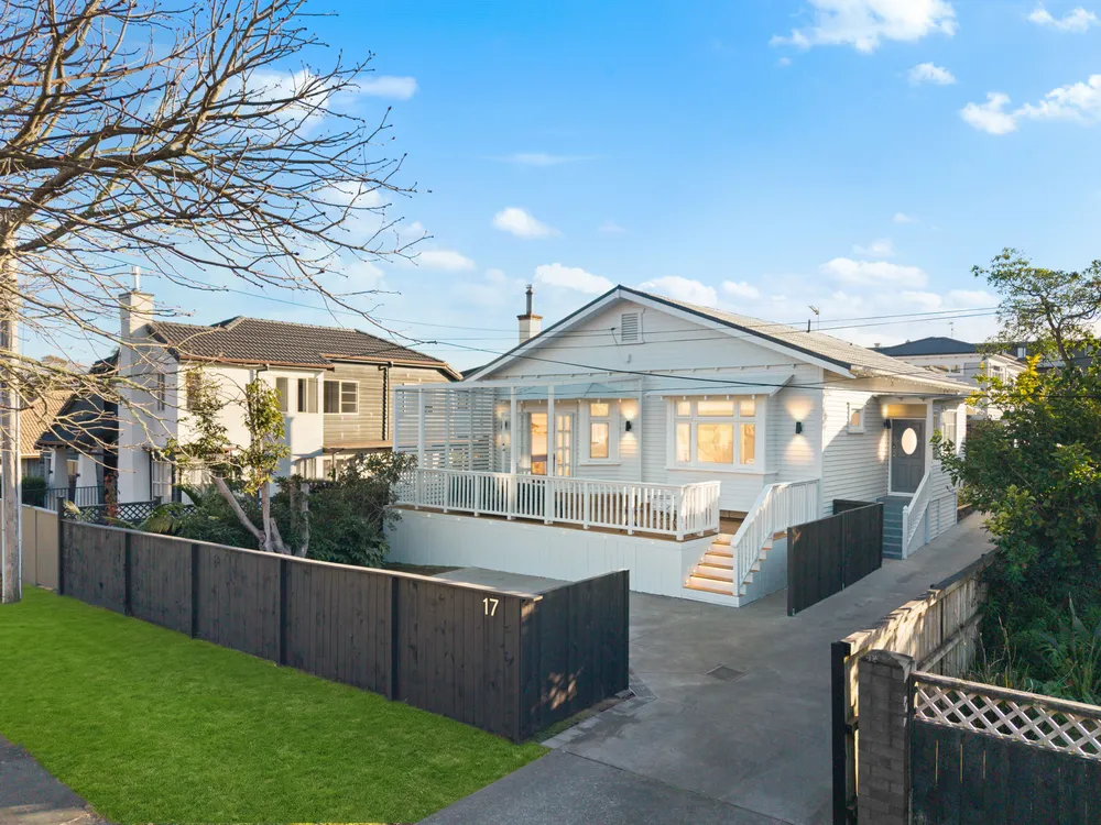 Photos of 17 Queensway