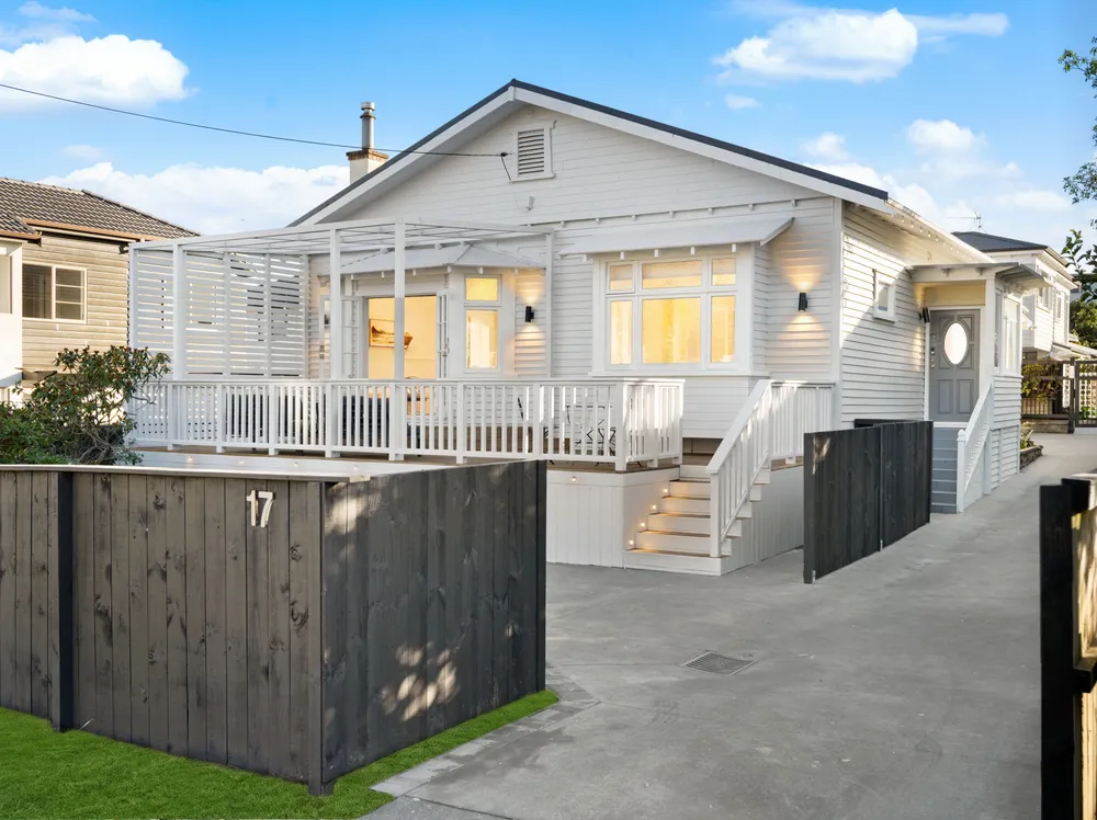Photos of 17 Queensway