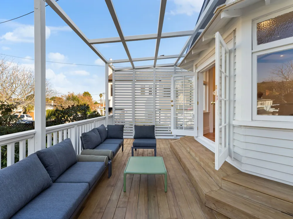 Photos of 17 Queensway
