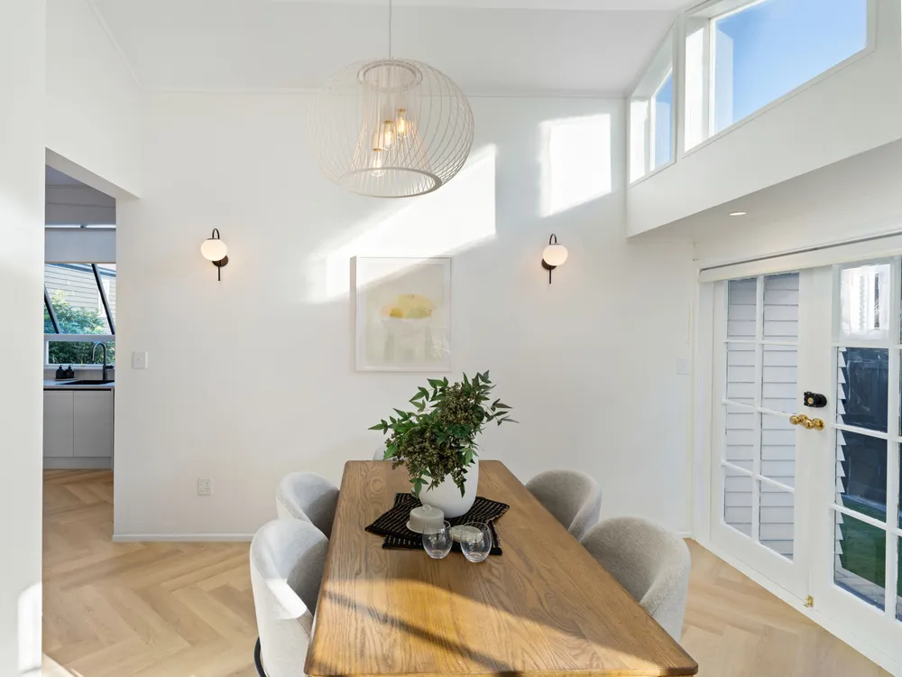 Photos of 17 Queensway