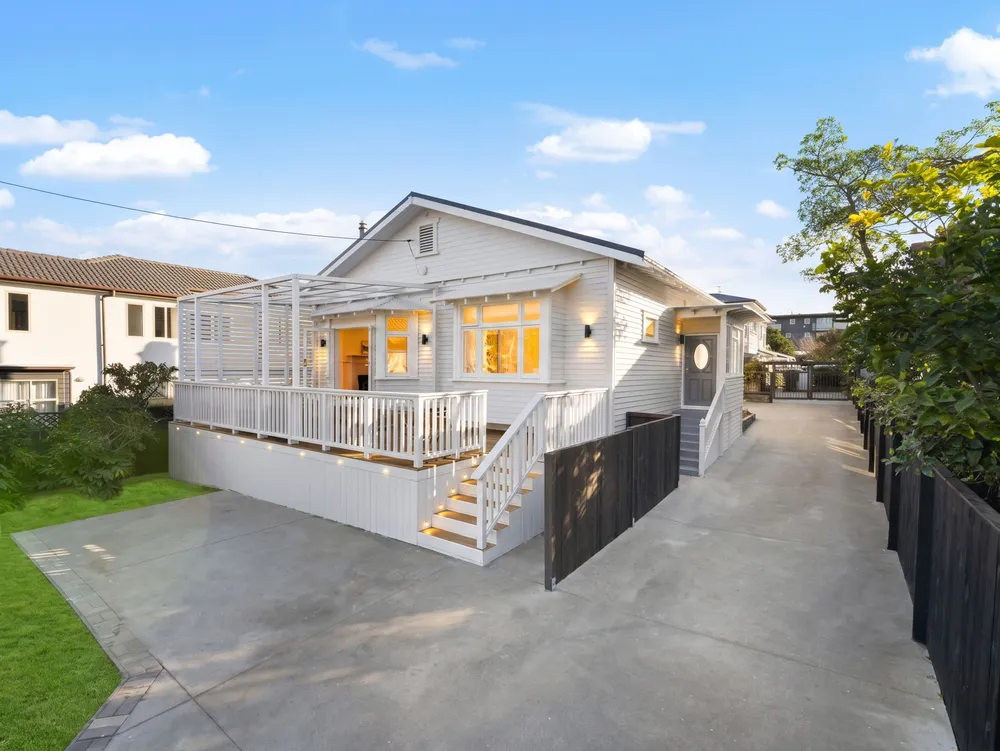 Photos of 17 Queensway