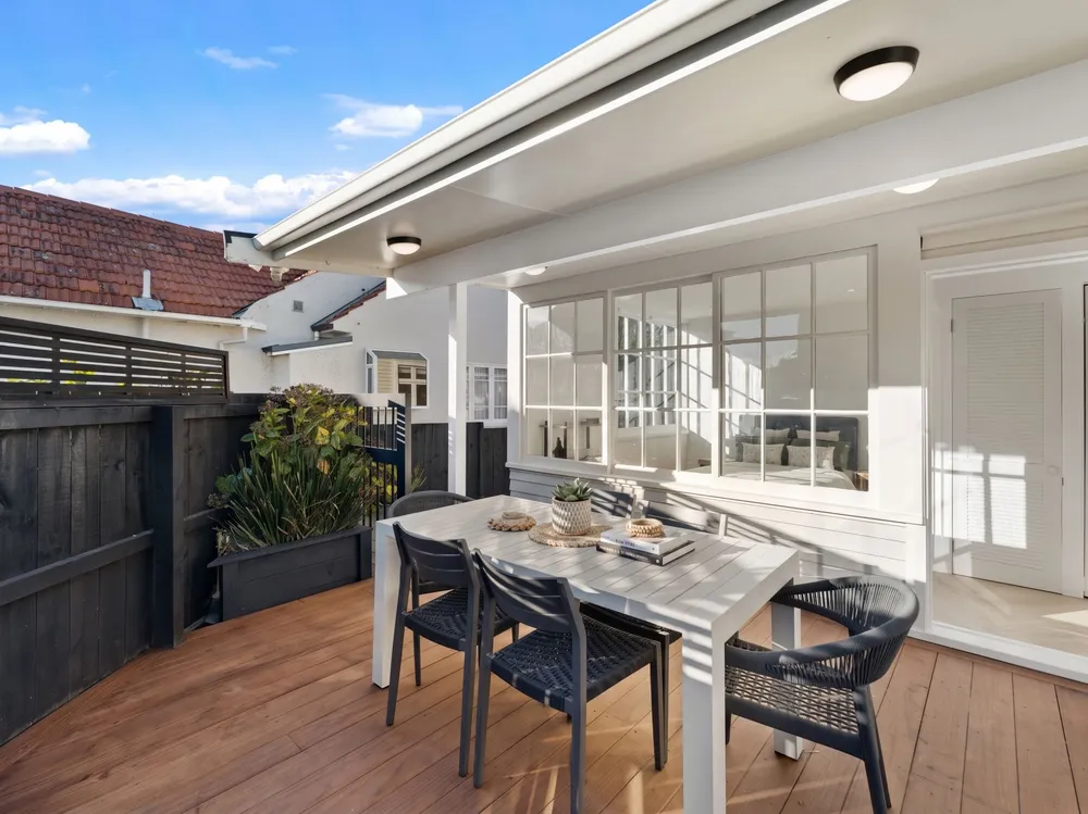 Photos of 17 Queensway