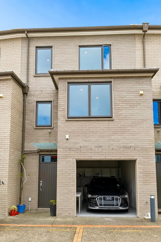 Photos of 55B/130 Great South Road
