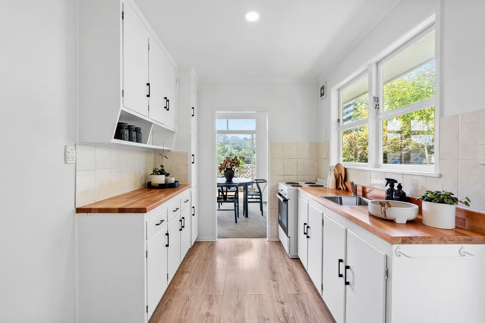 Photos of 77 Vandeleur Avenue