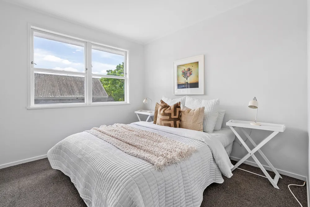 Photos of 77 Vandeleur Avenue