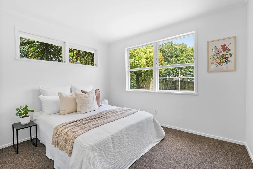 Photos of 77 Vandeleur Avenue