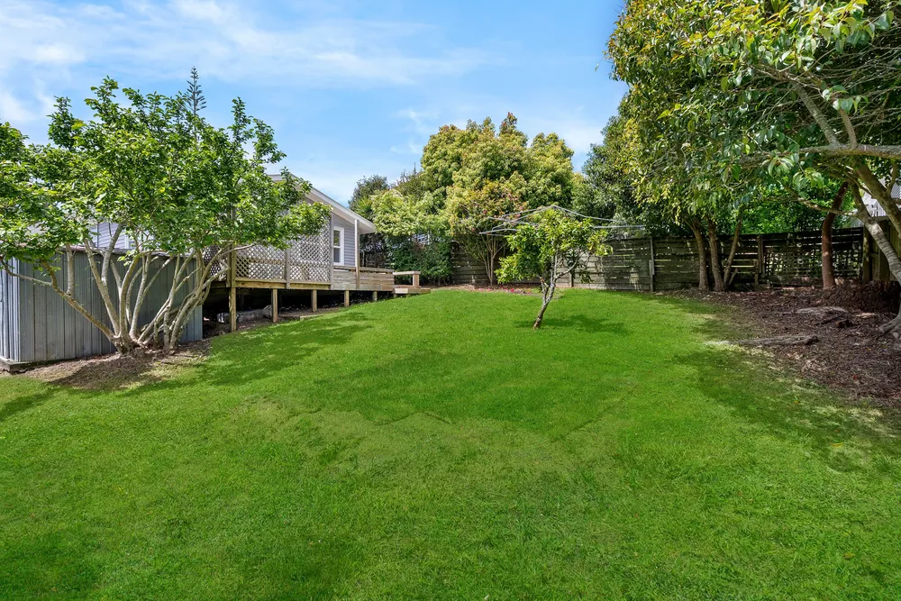 Photos of 77 Vandeleur Avenue