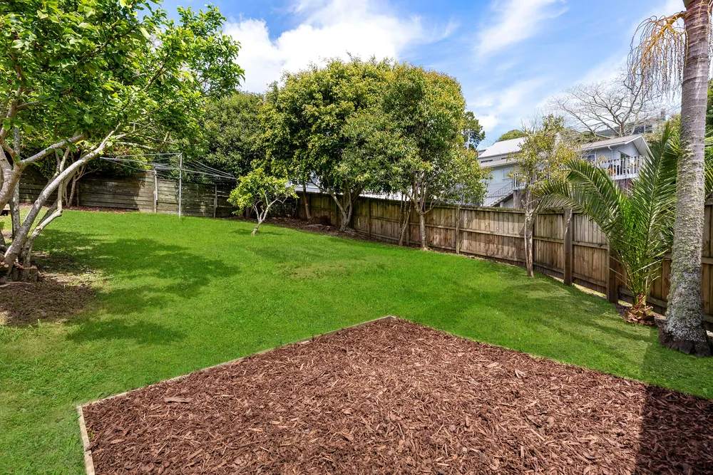 Photos of 77 Vandeleur Avenue