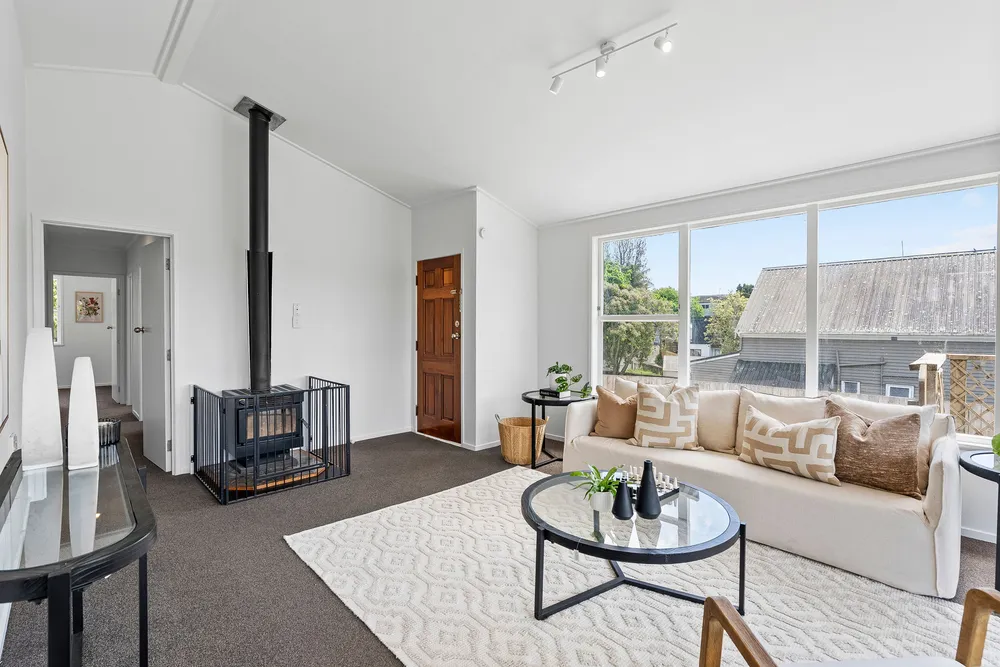 Photos of 77 Vandeleur Avenue