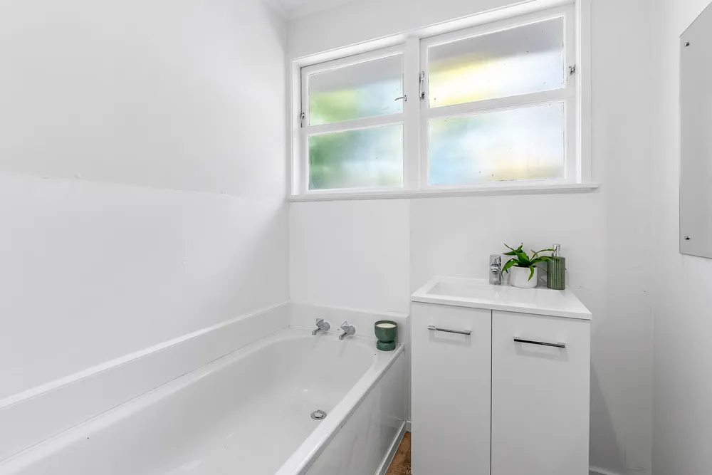 Photos of 77 Vandeleur Avenue