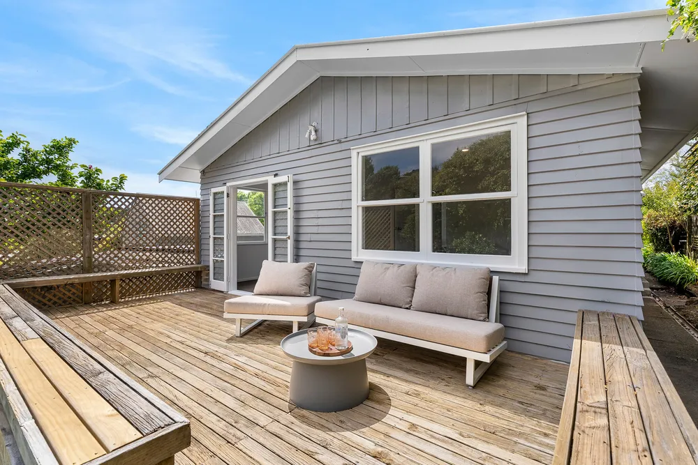 Photos of 77 Vandeleur Avenue