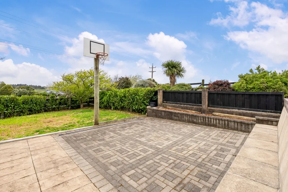 Photos of 17 Brewster Road