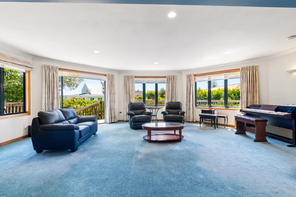 Photos of 17 Ngaio Avenue