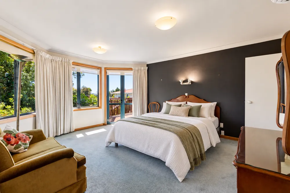 Photos of 17 Ngaio Avenue