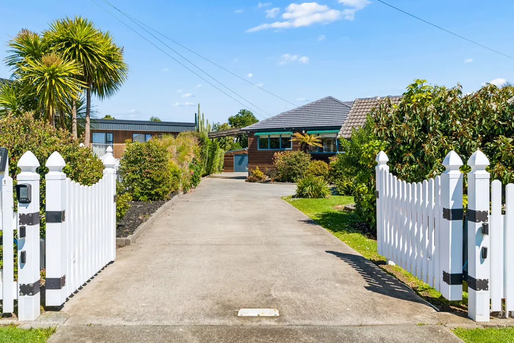 Photos of 17 Ngaio Avenue
