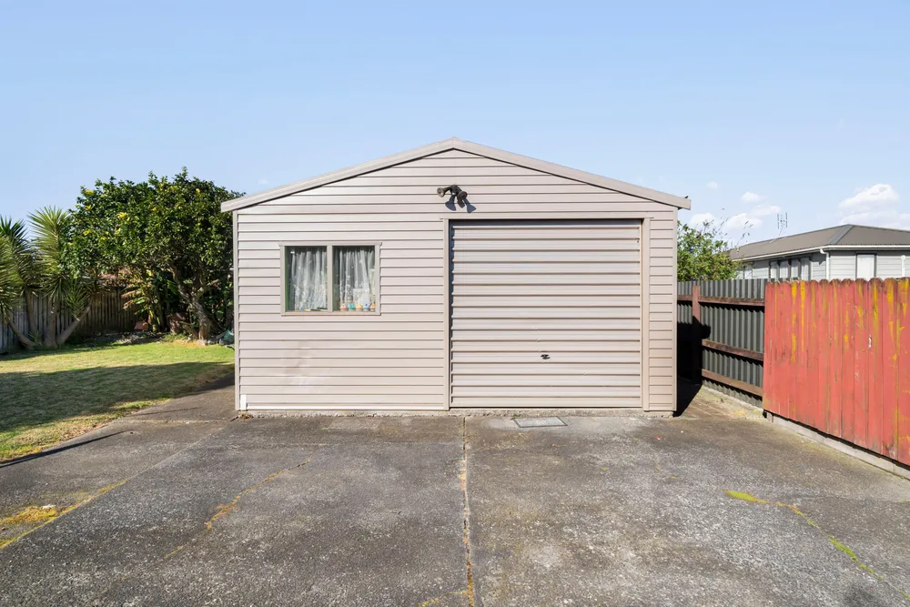 Photos of 16 Antrim Crescent