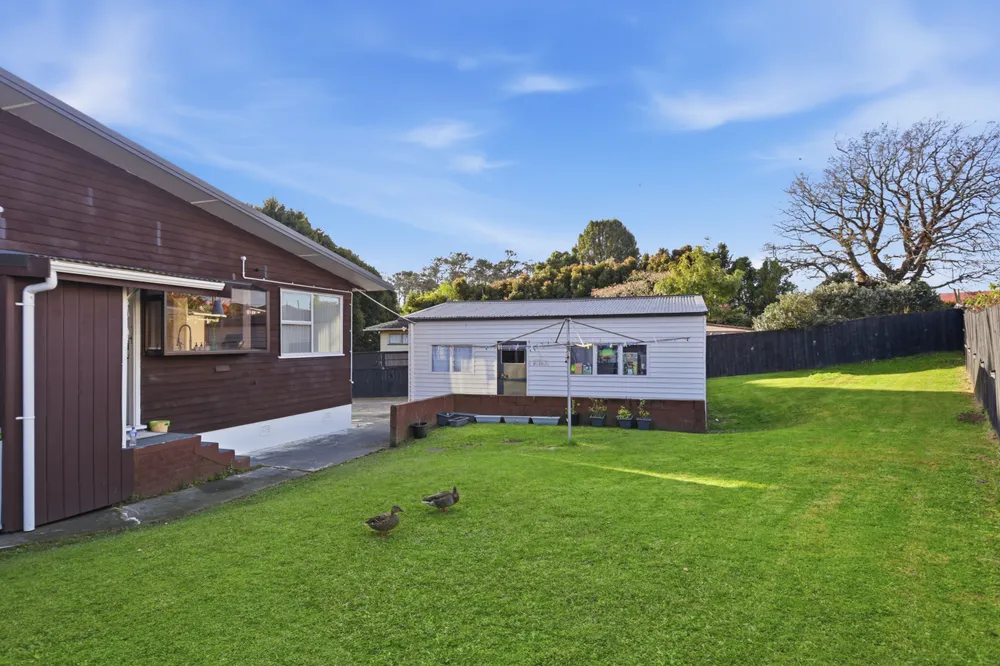 Photos of 39 Thornlow Street