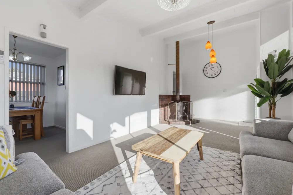 Photos of 39 Thornlow Street