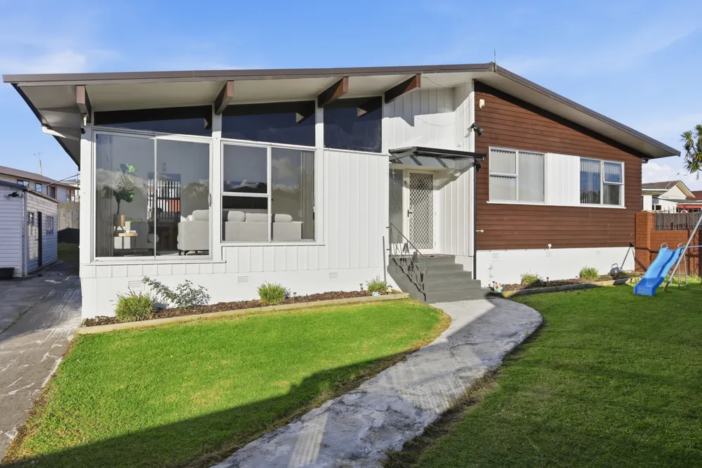 Photos of 39 Thornlow Street