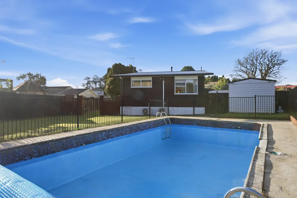 Photos of 39 Thornlow Street