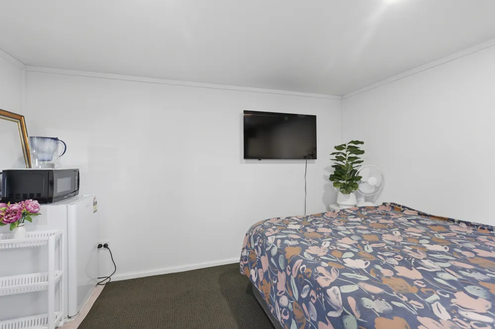 Photos of 39 Thornlow Street