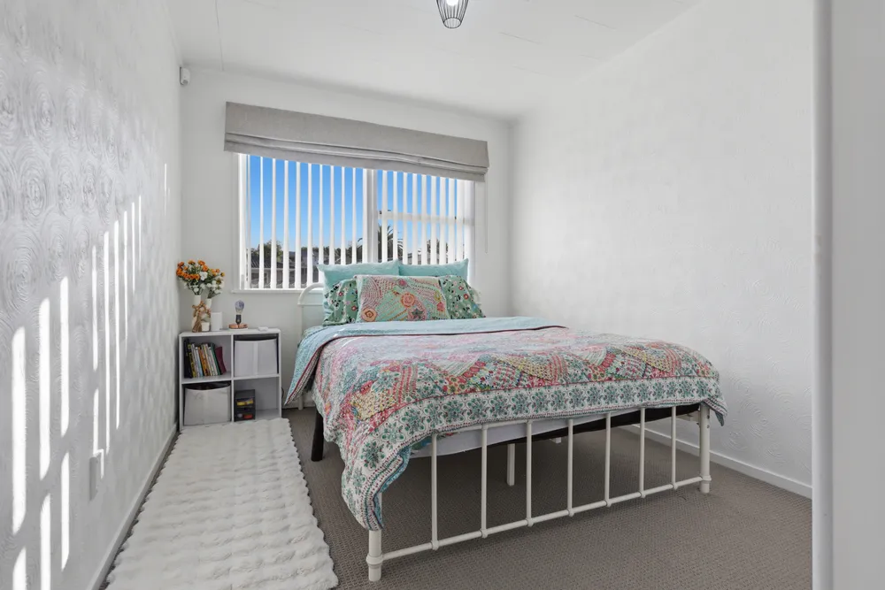 Photos of 39 Thornlow Street