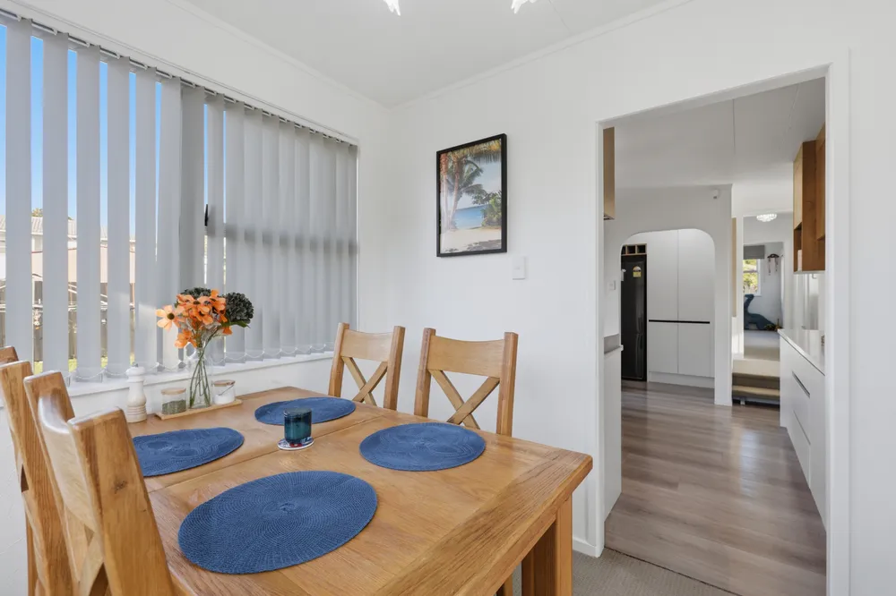 Photos of 39 Thornlow Street
