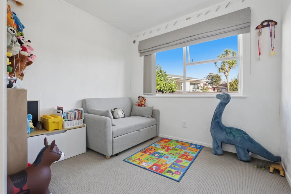 Photos of 39 Thornlow Street