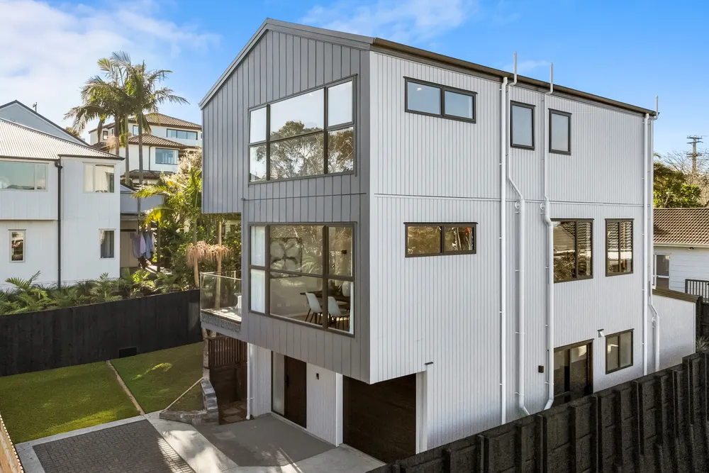 Photos of 1 Selwyn Crescent