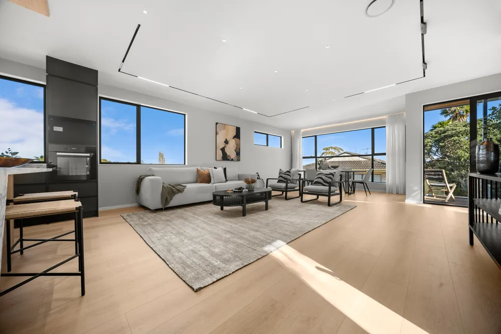 Photos of 1 Selwyn Crescent