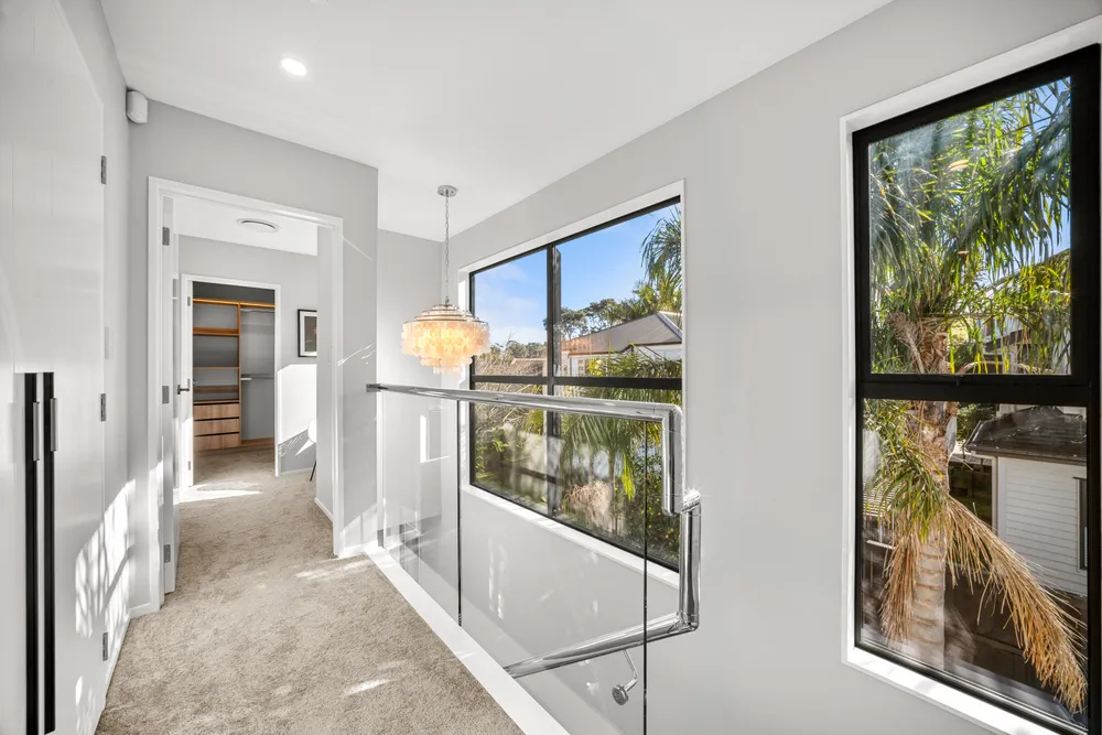 Photos of 1 Selwyn Crescent